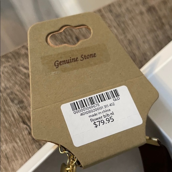 Flower bib necklace - Picture 5 of 11